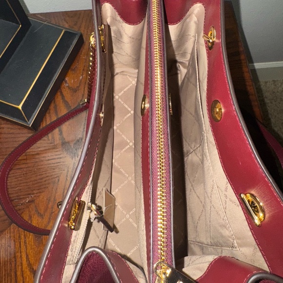 Michael Kors Plum Shoulder Bag with Gold Accents - Picture 5 of 6